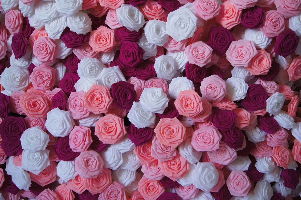 Roses en papier plié - Création et réalisation de 1500 roses en papier pour Christian Dior - février 2014 - aurelie de dion - DA & graphistes